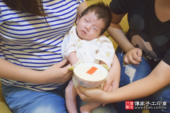 剃頭、寶寶剃頭、剃胎毛儀式、剃胎毛吉祥話、滿月剃頭儀式、滿月剃頭吉祥話、寶寶剃胎毛、寶寶滿月剃頭理髮、 新北市土城地區剃胎毛、新北市土城地區滿月剃頭、新北市土城地區嬰兒剃頭剃胎毛、新北市土城地區嬰兒理髮、新北市嬰兒剃髮、 陳寶寶(新北土城區到府嬰兒寶寶滿月剃頭理髮、免費到府嬰兒剃胎毛儀式吉祥話)。到府剃頭剃胎毛主持、專業拍照、DVD光碟、證書。★購買「臍帶章、肚臍章、胎毛筆刷印章」贈送：剃頭、收涎、抓周，三選一。2017.08.10照片6